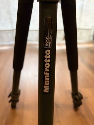 Trípode Manfrotto 190XV + rótula 701HDV + MBAG80N