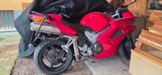 Honda VFR 800 Roja