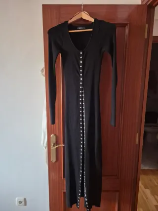 Vestido Zara largo negro tachuelas