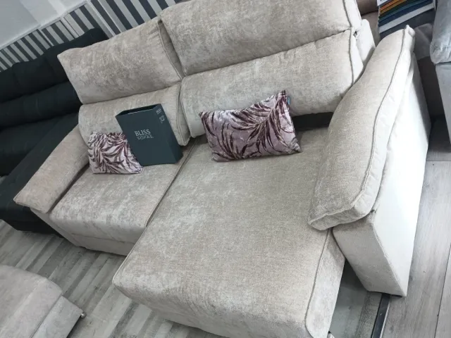 Divano EKAIN in tessuto beige e multicolore