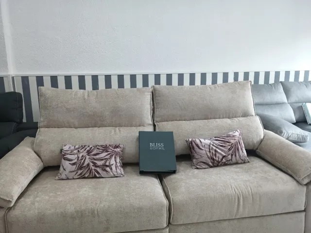 Divano EKAIN in tessuto beige e multicolore