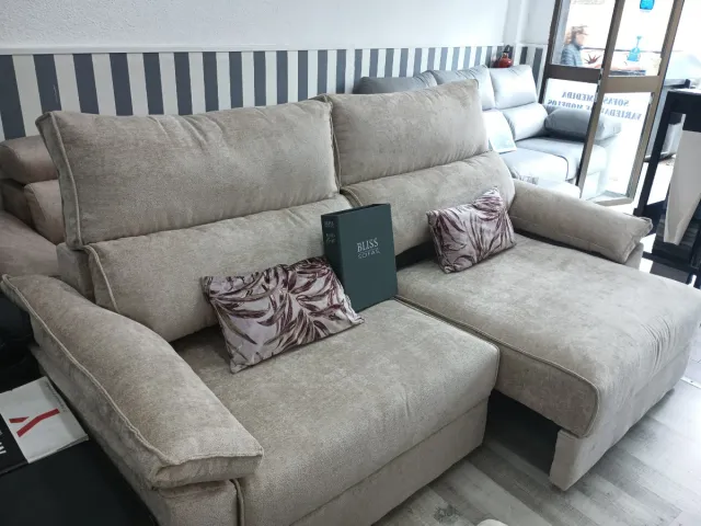 Divano EKAIN in tessuto beige e multicolore
