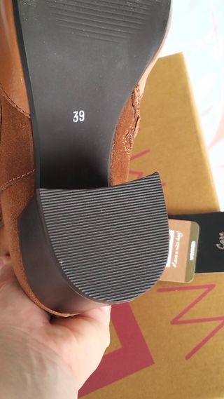 Botines de ante y piel marrón