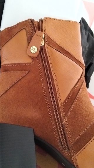 Botines de ante y piel marrón