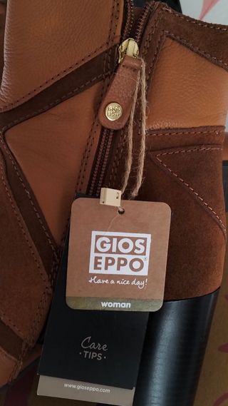 Botines de ante y piel marrón