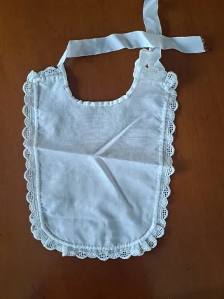 Lote 4 baberos blancos bebé