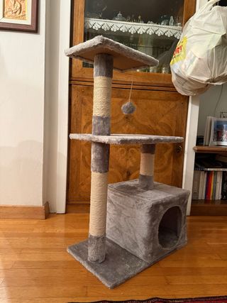 Tiragraffi per gatti a più livelli