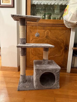 Tiragraffi per gatti a più livelli