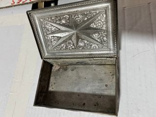 Caja joyero metálica plateada