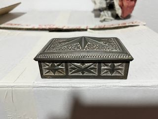 Caja joyero metálica plateada