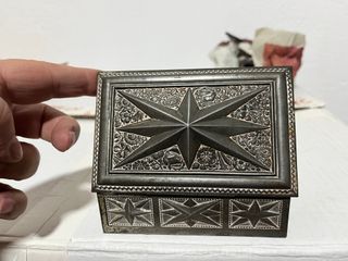 Caja joyero metálica plateada