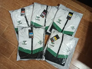 Cortavientos Hummel Betis