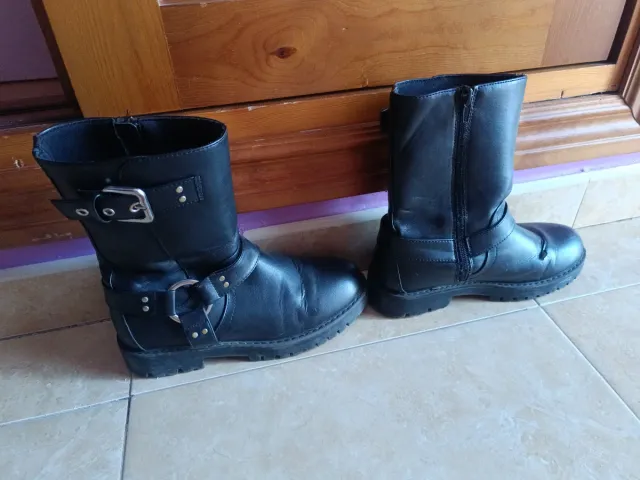 Botas niña negras con hebillas y cremallera T. 36