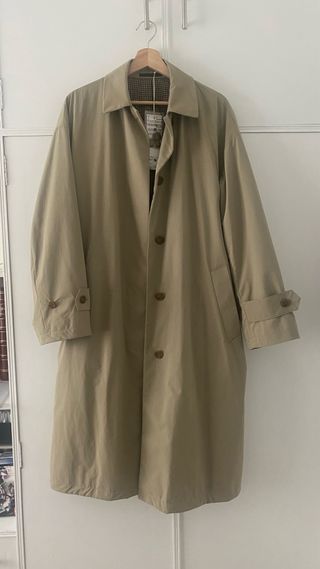 Gabardina Uniqlo Beige Nueva tejido impermeable.