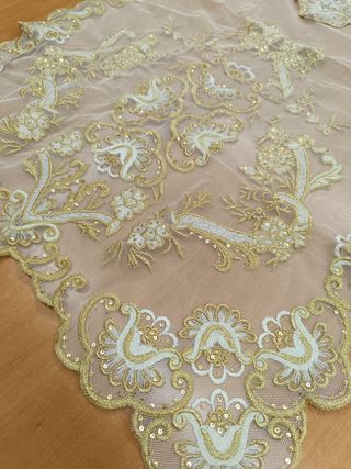 Manteleta Tul Bordado Marfil y Oro