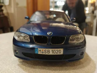 BMW Serie 1. Marca Kyosho. Escala 1/18.