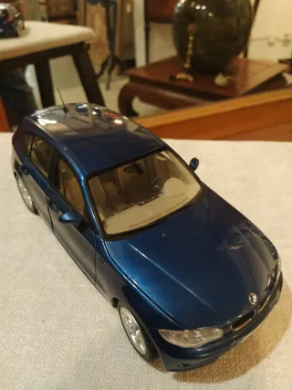 BMW Serie 1. Marca Kyosho. Escala 1/18.