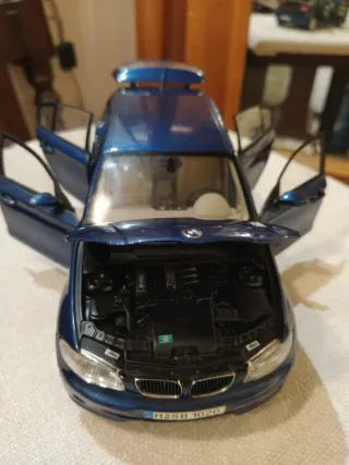 BMW Serie 1. Marca Kyosho. Escala 1/18.
