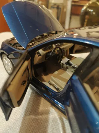 BMW Serie 1. Marca Kyosho. Escala 1/18.