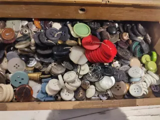 Botones y caja Antigua.