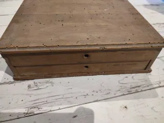 Botones y caja Antigua.