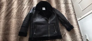 Cazadora efecto piel negra mujer