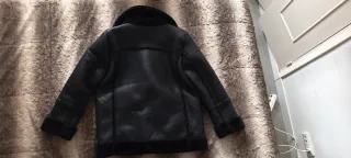 Cazadora efecto piel negra mujer