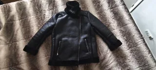 Cazadora efecto piel negra mujer