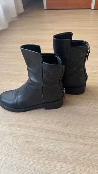 Botines de piel negros