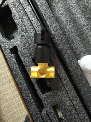 Grifo de techo colgante negro y dorado