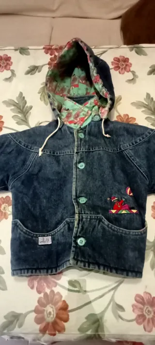 Chaqueta vaquera con capucha