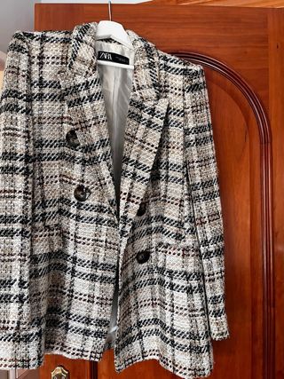 Blazer Zara cuadros beige y marrón