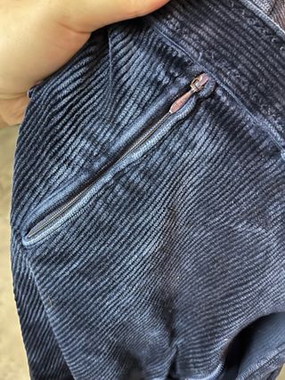 Pantalón de equitación de pana azul.