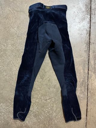 Pantalón de equitación de pana azul.