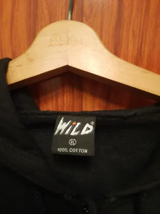 Chaqueta con cremallera y dragones