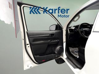 Toyota Hilux 2.4 D-4D Cabina Doble GX