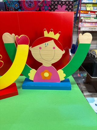 2 Expositores de madera diseño infantil