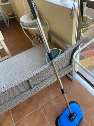 Escoba barredora manual azul