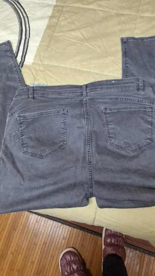 Pantalón vaquero gris elástico