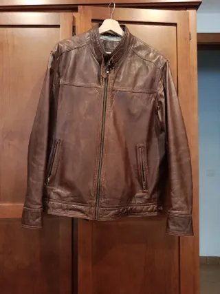 Chaqueta de cuero marrón