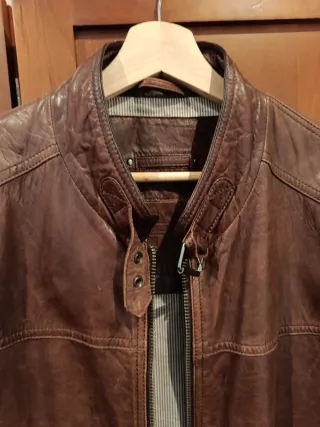 Chaqueta de cuero marrón