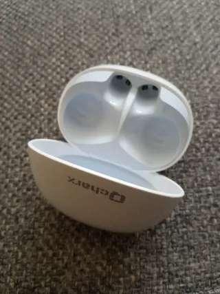 Cargador Qcharx para auriculares blanco