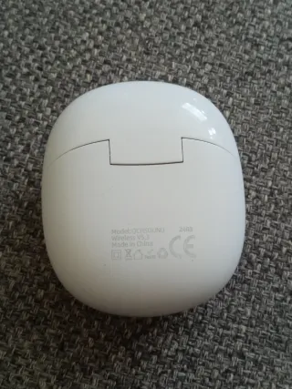 Cargador Qcharx para auriculares blanco