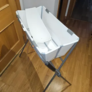 Bañera Stokke con soporte