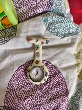 Reloj de enfermera con dibujos