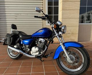 SUZUKI MARAUDER 125 cc SOLO 10.600 KM Y GARANTIA