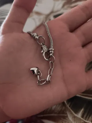 Pulsera con 4 charms diferentes