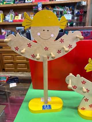 2 Expositor infantil madera