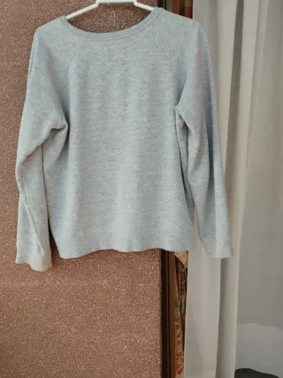 Sudadera Zara gris con estampado