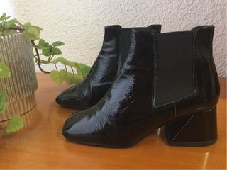Botines charol piel negros
